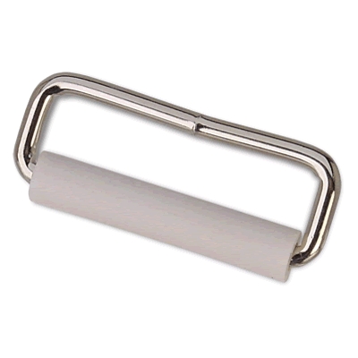 Attache profilée, à anneau et rouleau